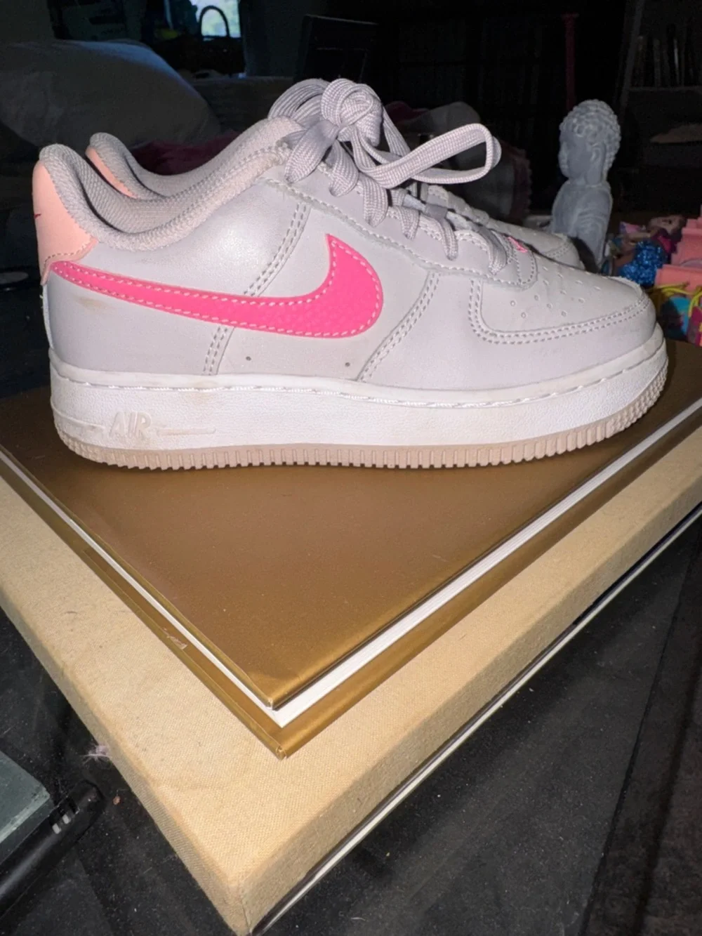 Nike Light Purple Low-Top Sneakers with Pink Swoosh - Picture 3 of 6